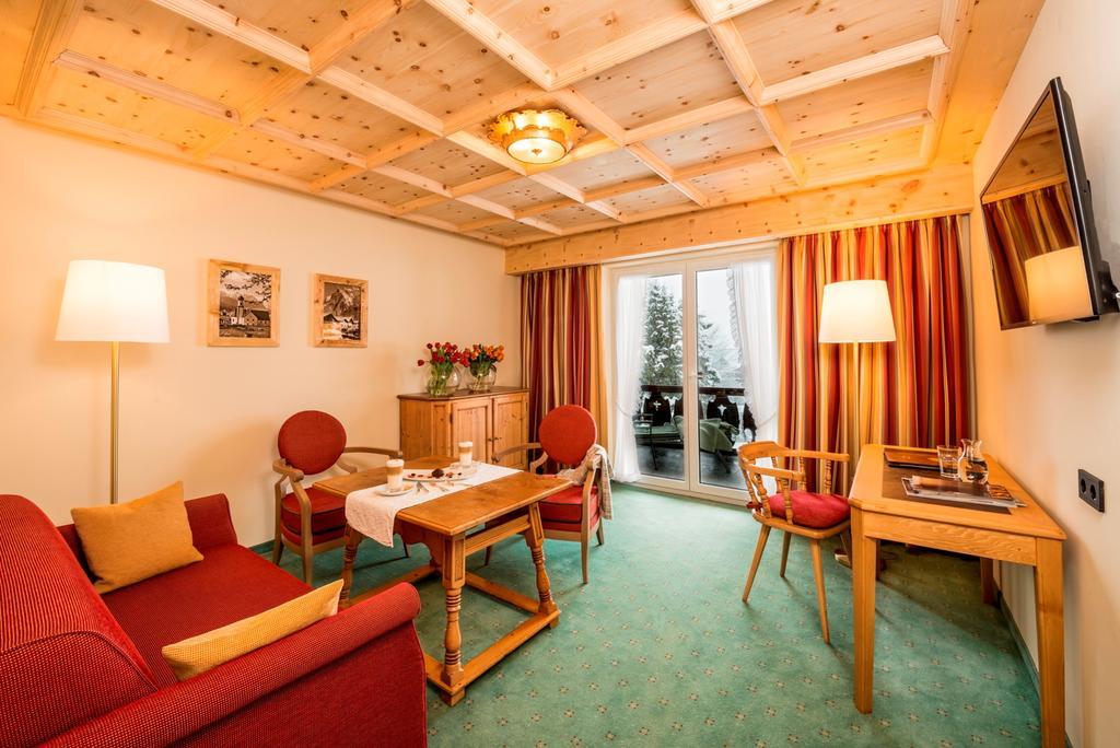 Parkhotel 4 Sterne Superior Alpenjuwel Mit Genuss, Golf & Wellness In Der Karwendel-region Tradition Trifft Eleganz Im Stilvollen Rueckzugsort 4* Wallgau